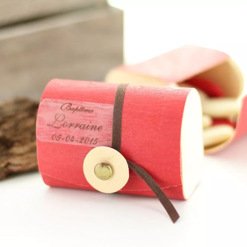Boite dragées bois Malle rouge