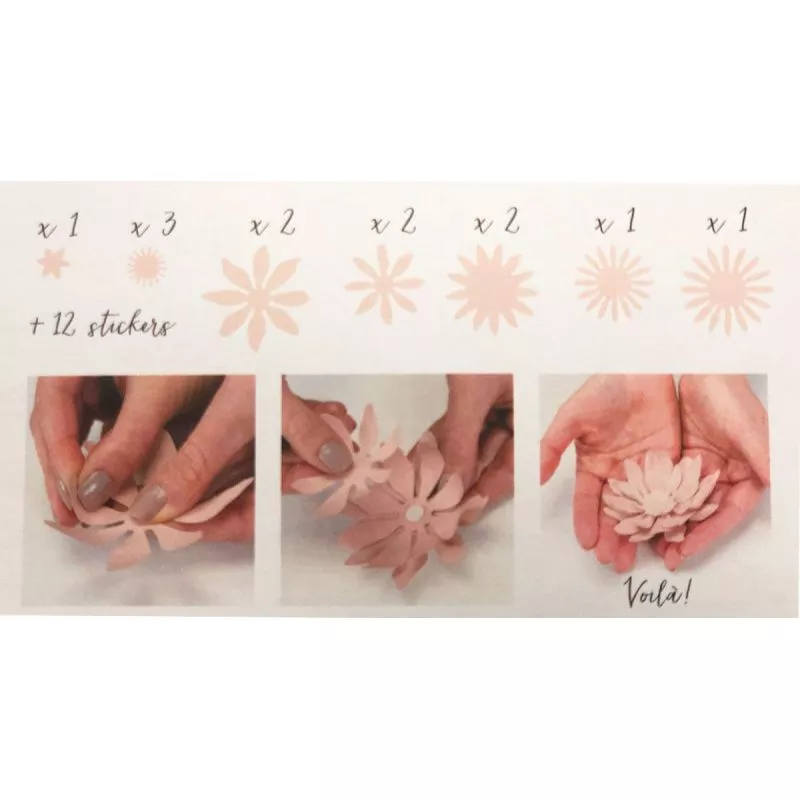 Fleurs décoratives en papier rose poudré