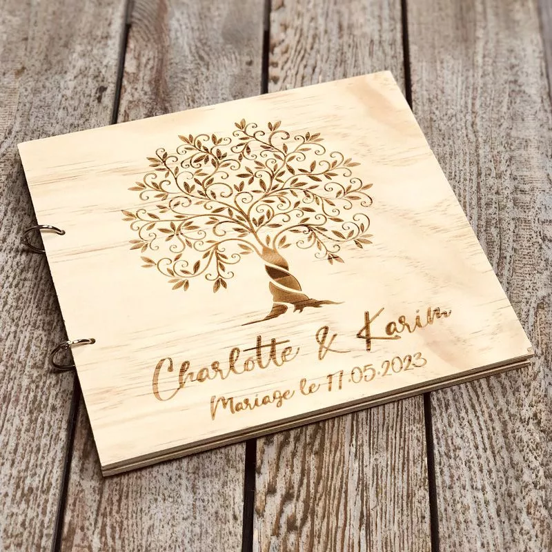 Etiquette mariage personnalisable en gravure en bois.