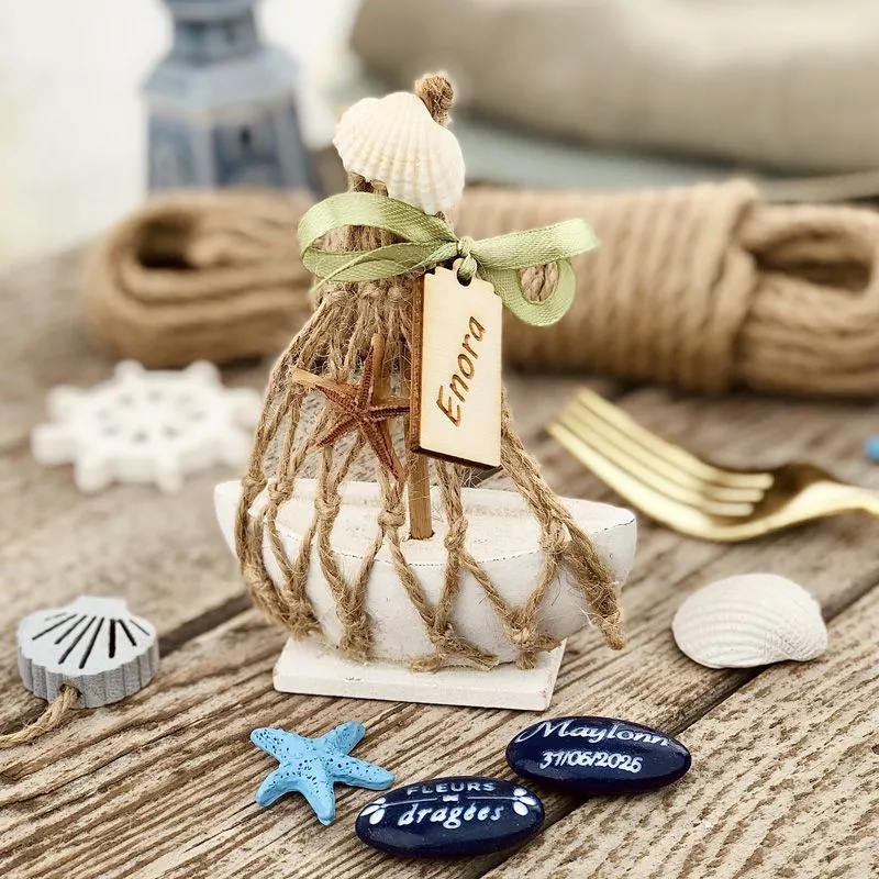Petit bateau bois avec Filet - cadeau d'invité