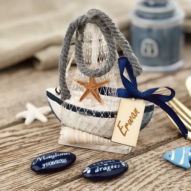 Petit bateau bois avec Corde - cadeau d'invité